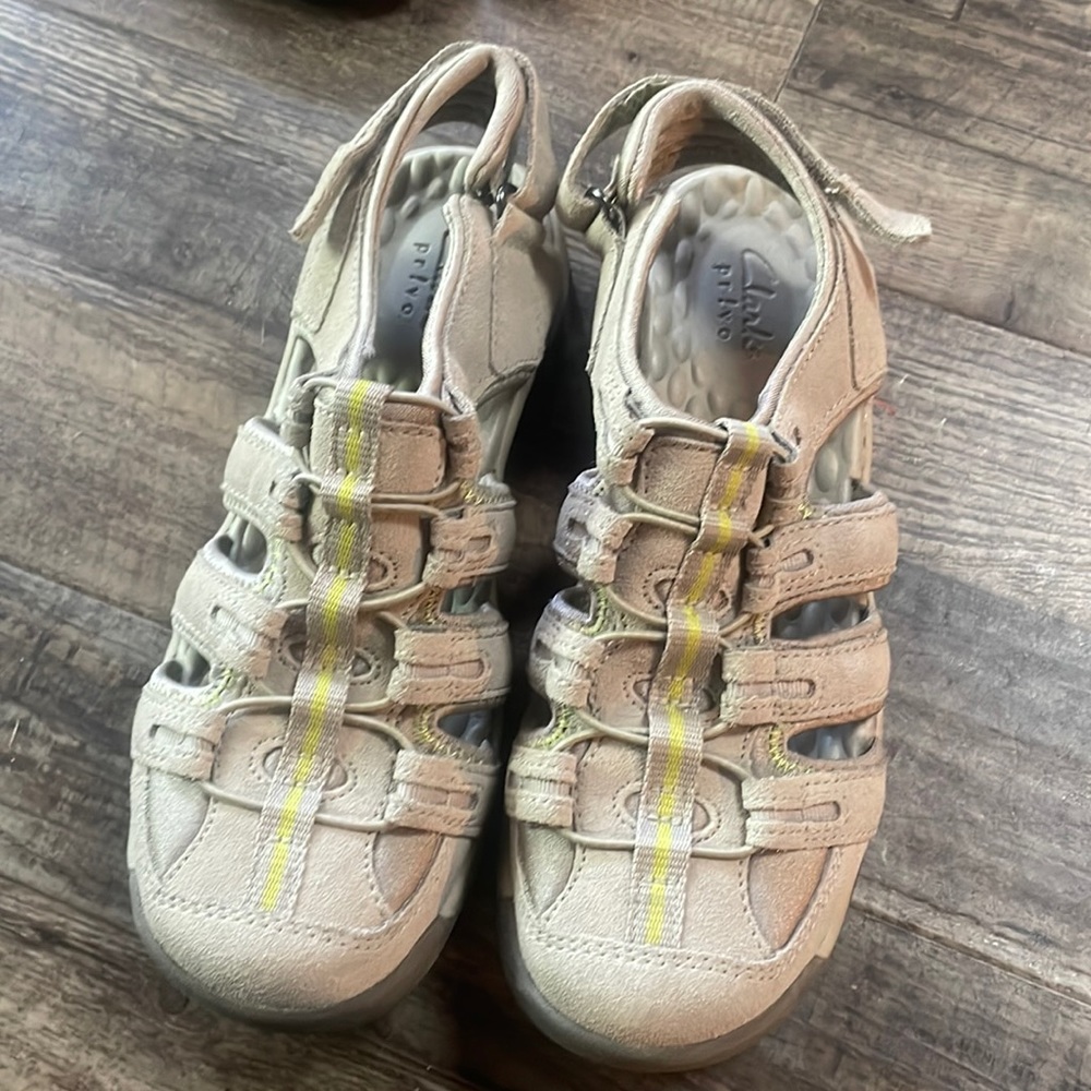 clark’s sandles brand new never worn
